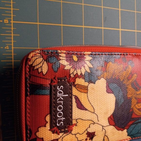 Sakroots Cross-Body Wallet Cottagecore Granny Chic - Picture 7 of 9